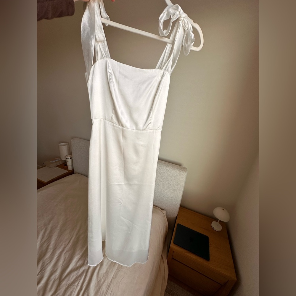 Maxi satin white dress